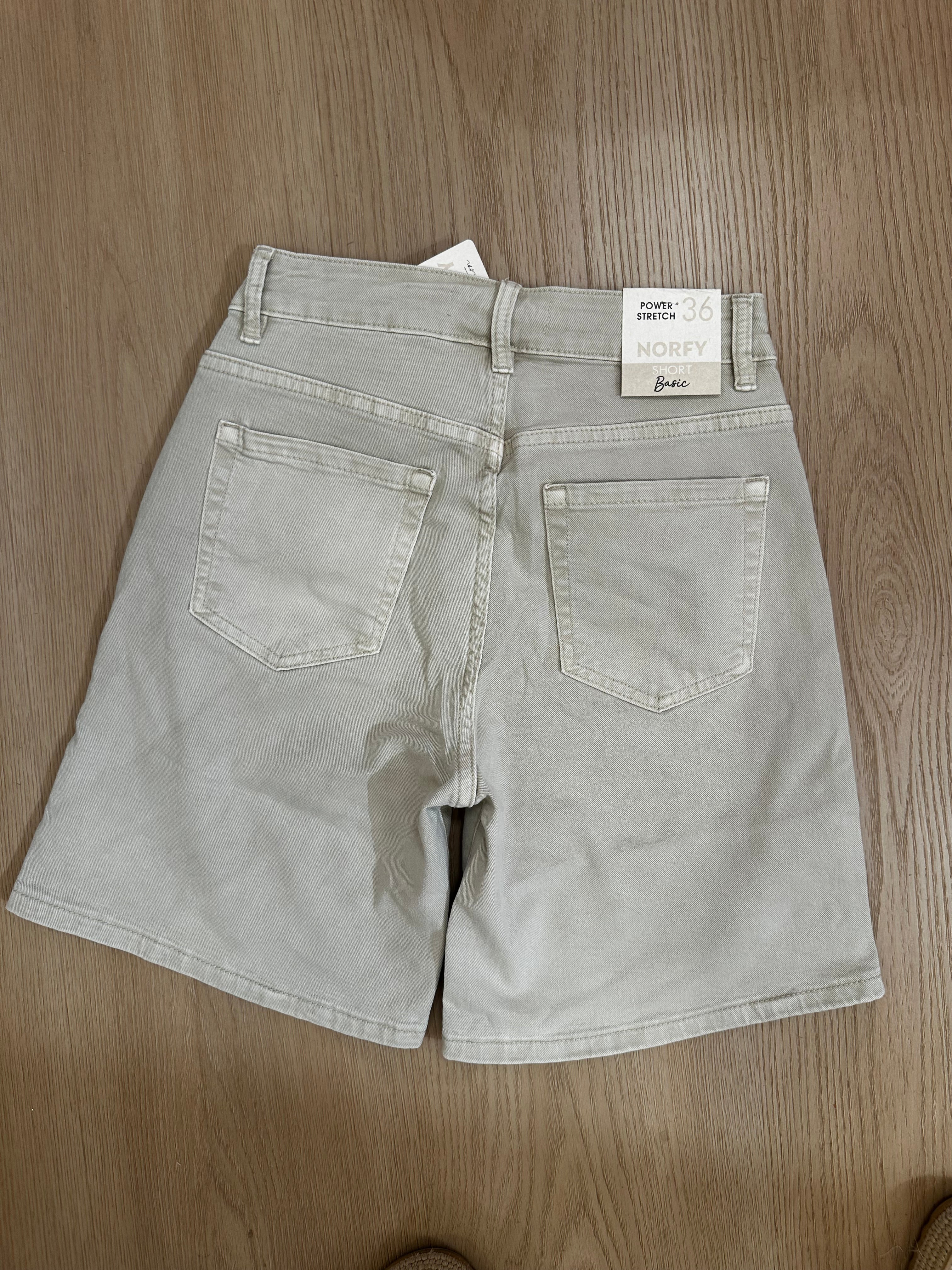 Studio Jolie Short basis Creme