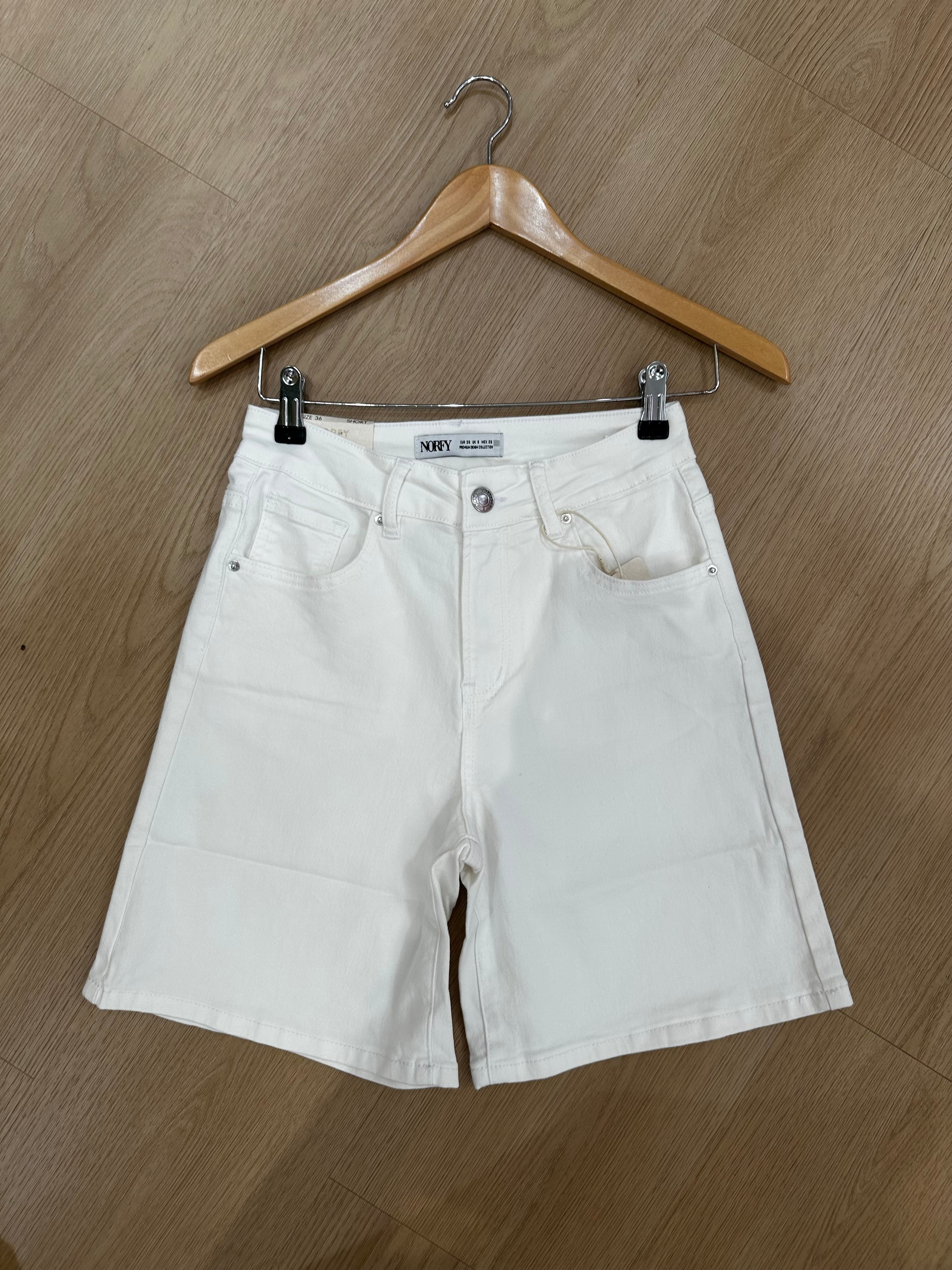 Studio Jolie Basis short Wit